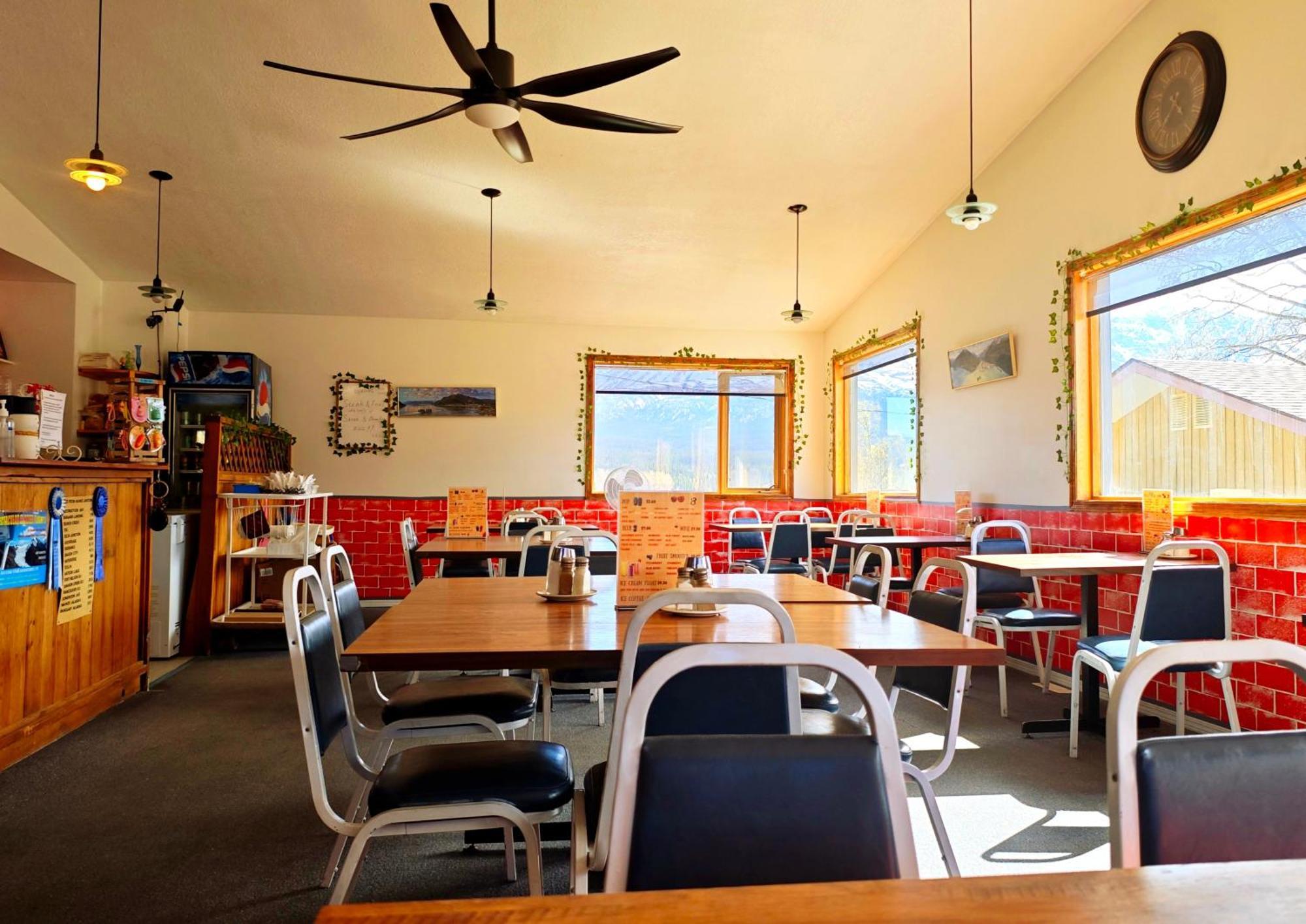 היינס ג'נקשן Cozy Corner Motel & Restaurant מראה חיצוני תמונה