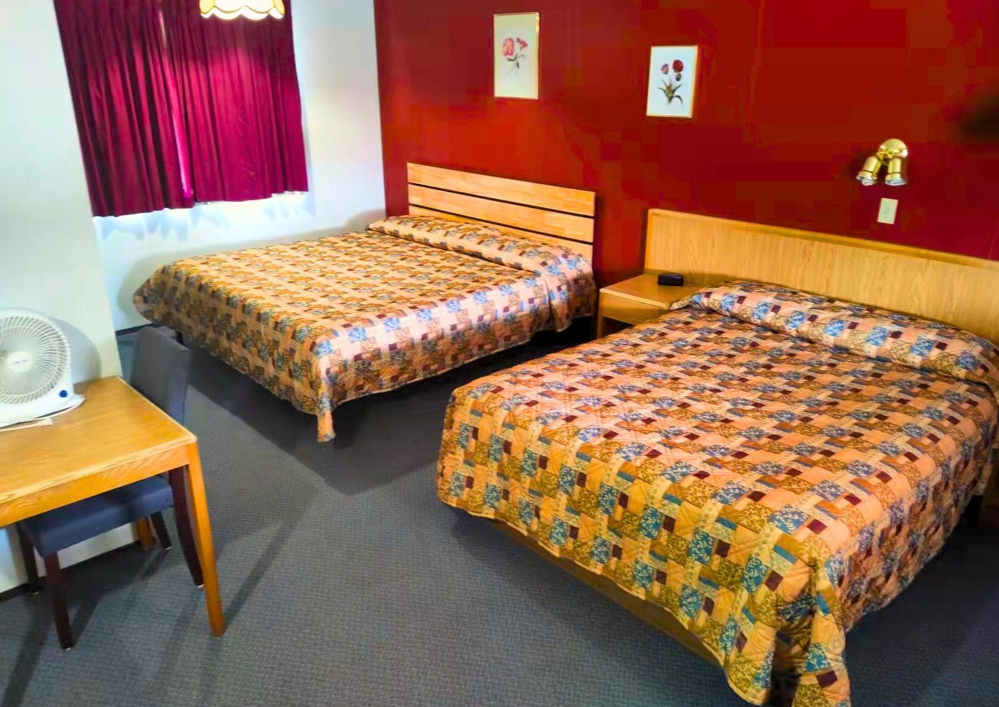 היינס ג'נקשן Cozy Corner Motel & Restaurant מראה חיצוני תמונה