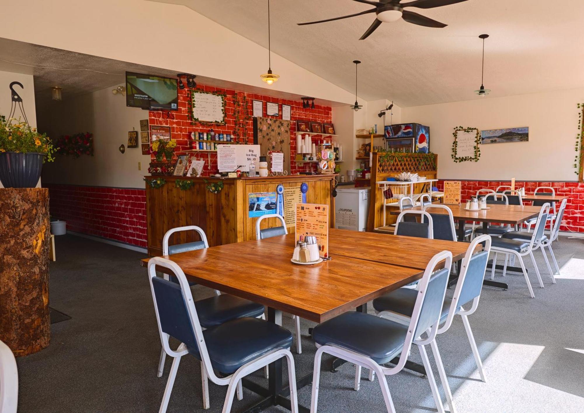 היינס ג'נקשן Cozy Corner Motel & Restaurant מראה חיצוני תמונה