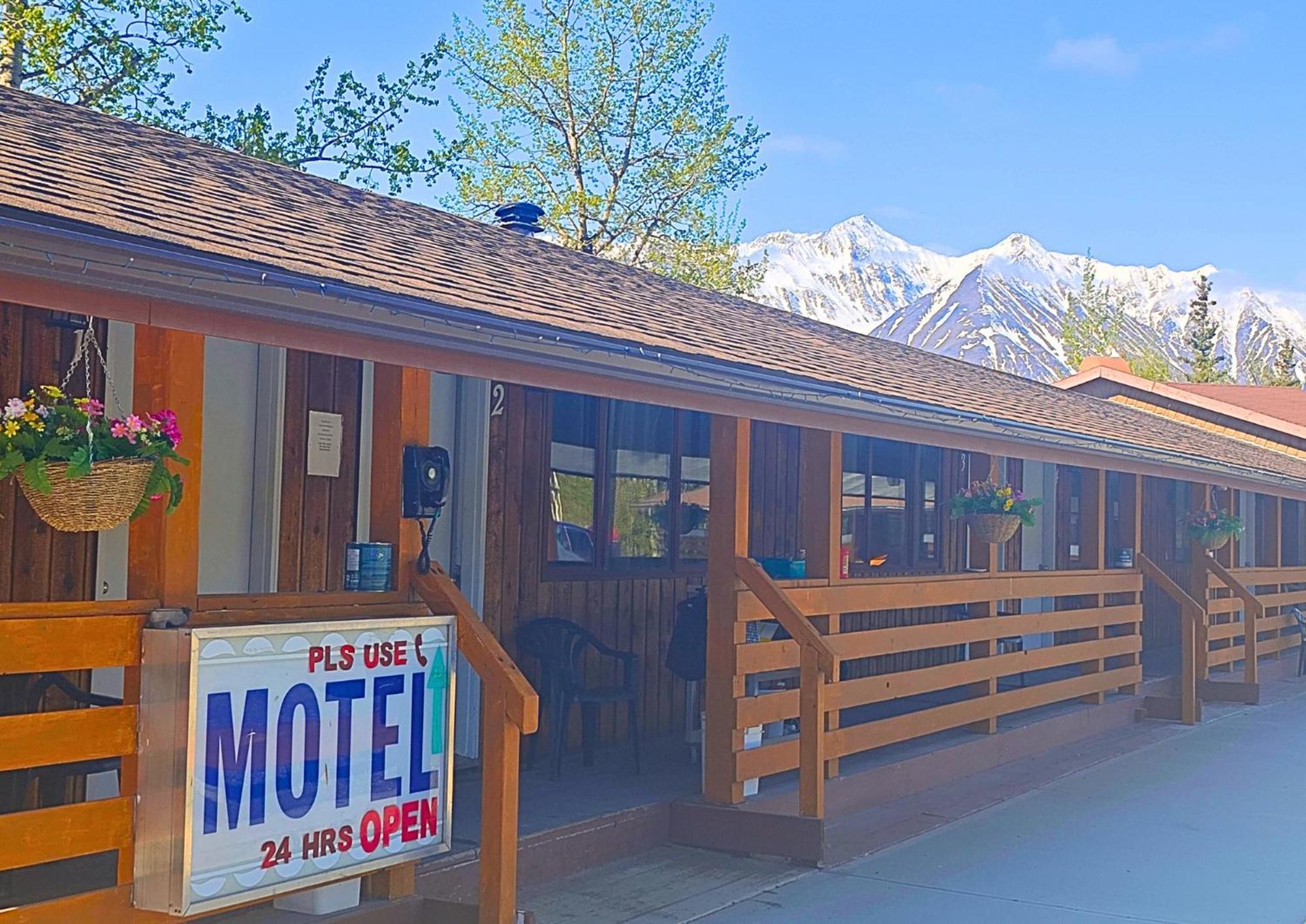 היינס ג'נקשן Cozy Corner Motel & Restaurant מראה חיצוני תמונה